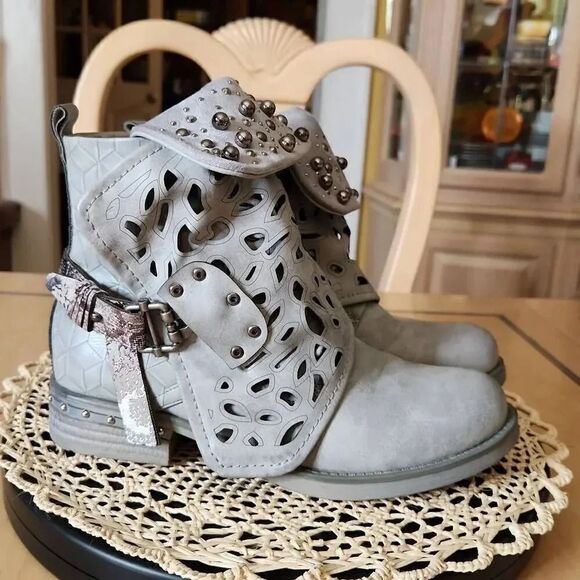 Motorcycle gray studded Combat Ankle Boots women's size 6.5 - Picture 6 of 7